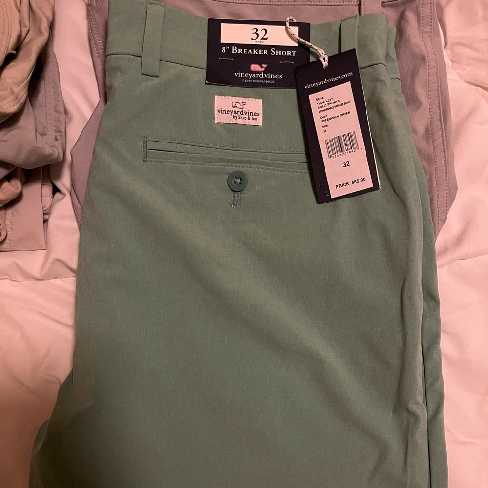 Vineyard vines mens shorts - 32 - NWT